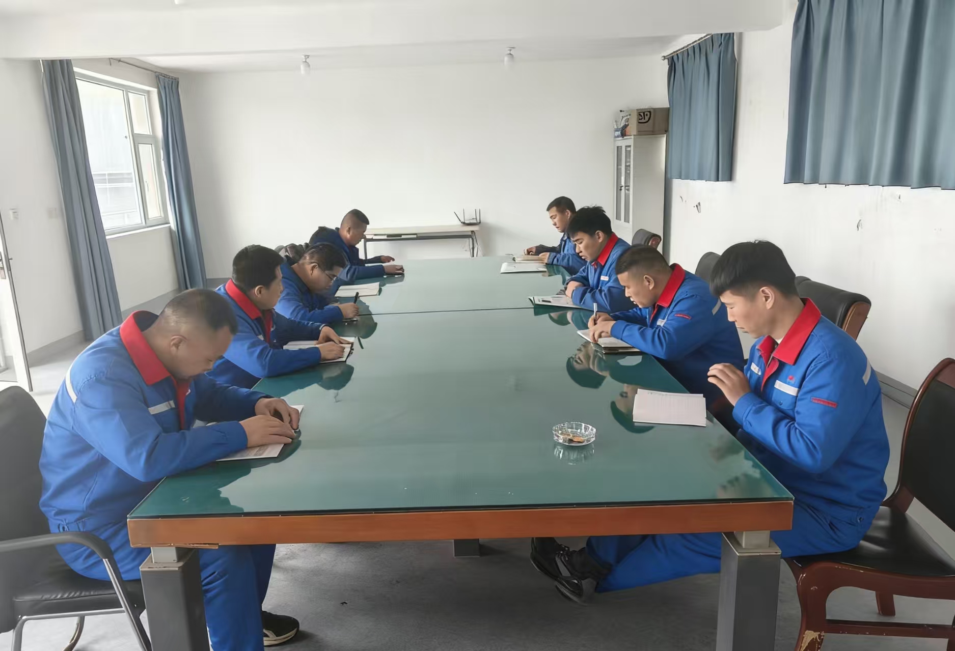 豪佳不停电作业团队学新规强技能